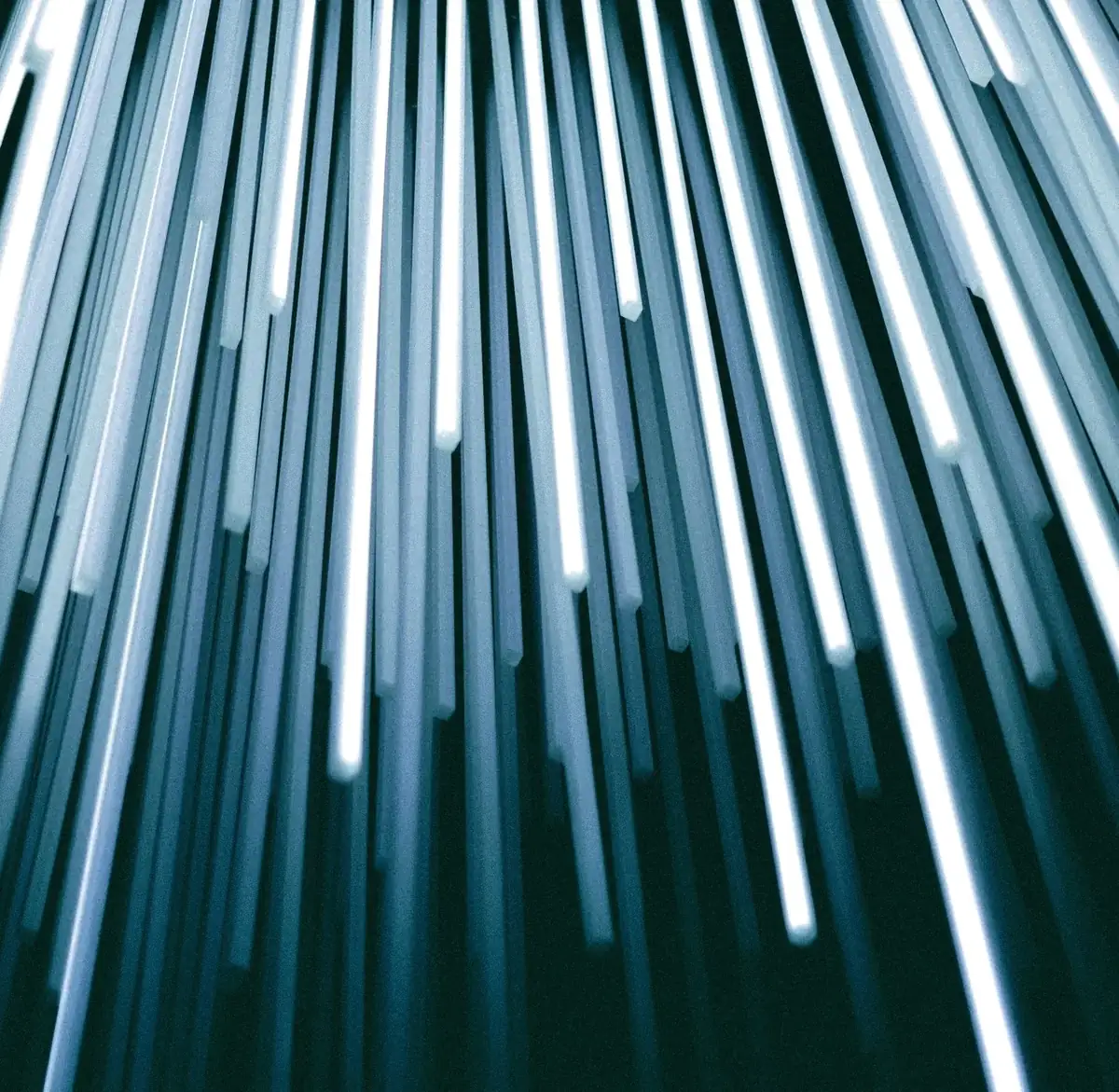 Abstraktes Muster paralleler metallischer Streifen in Blau aus manitu case study Abstraktes Muster paralleler metallischer Streifen in Blau aus manitu case study