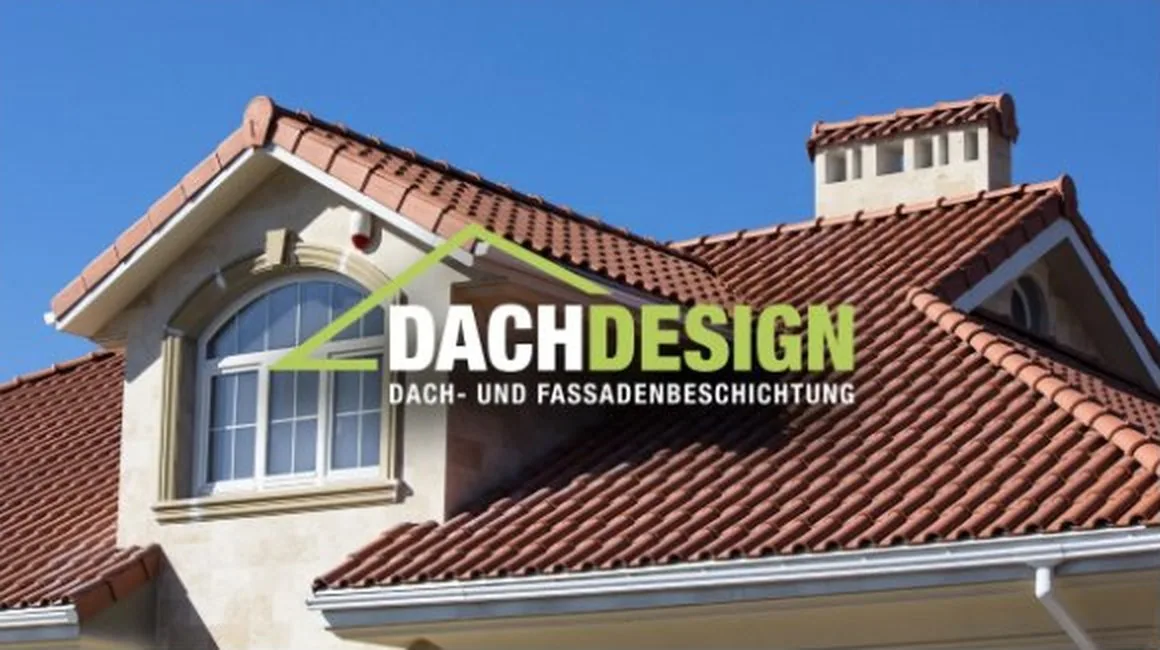 Das Dachdesign Logo ist mittig ĂŒber dem Dach eines Hauses platziert. Das Dachdesign Logo ist mittig ĂŒber dem Dach eines Hauses platziert.