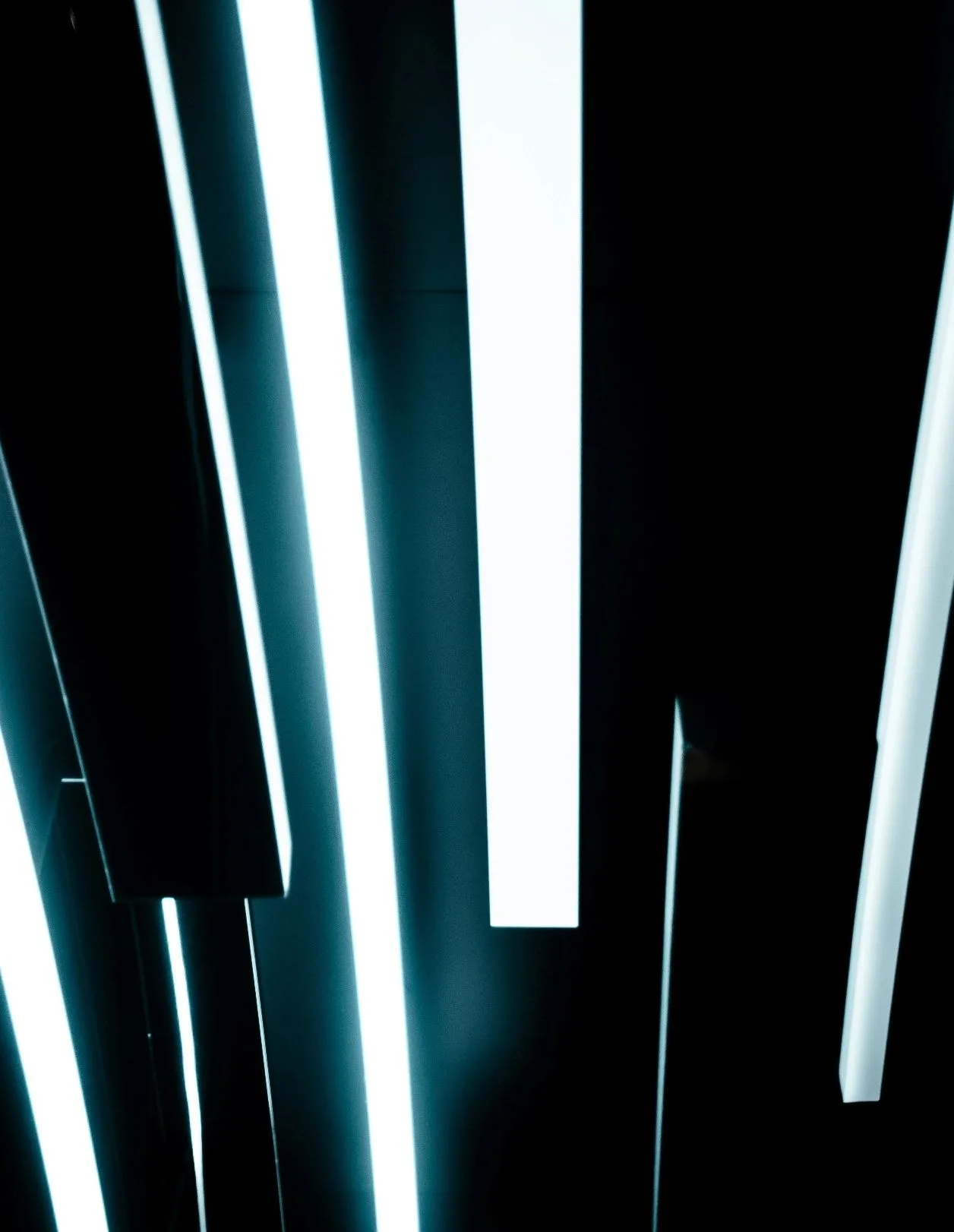 Stahlpanele mit Neonlichtern aus manitu case study Stahlpanele mit Neonlichtern aus manitu case study