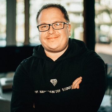 Mitarbeiterin oder Mitarbeiter der Suchhelden